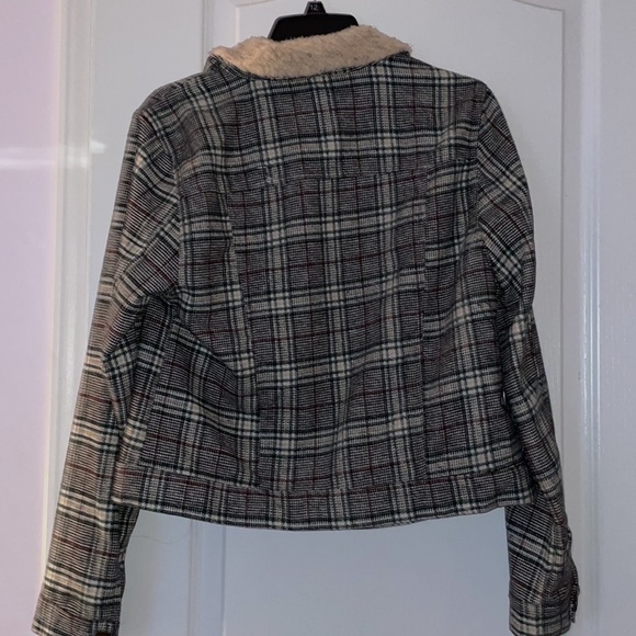 red green and white jacket - Picture 3 of 5